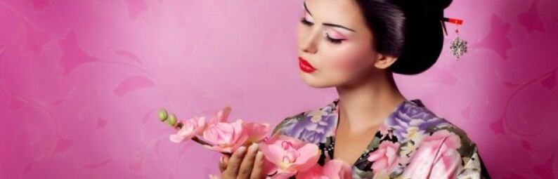 Ragazza giapponese snella